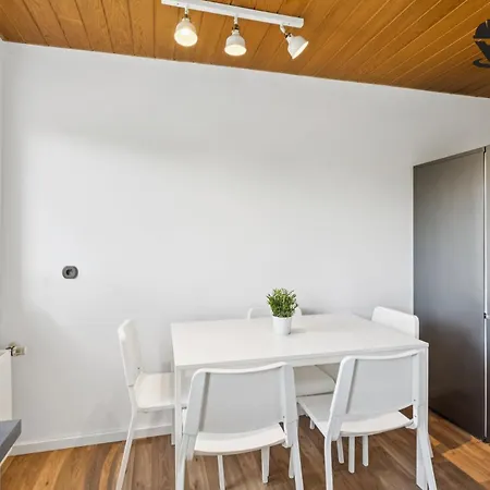 Monteur - Fuer Bis Zu 6 Personen In 63128 - Of05 Dietzenbach